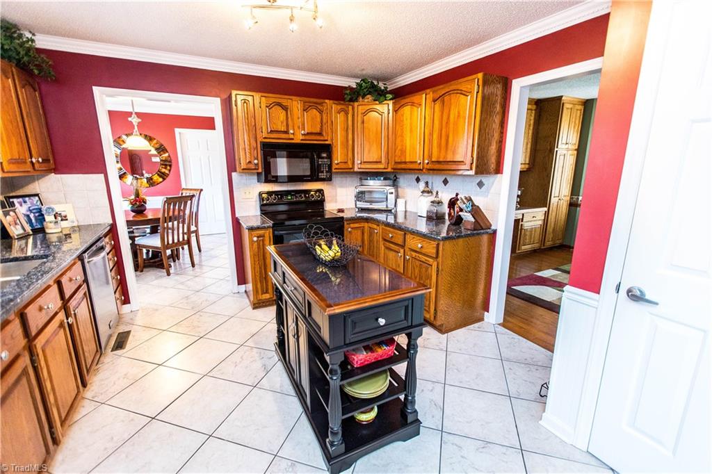 4881 Hampton Road Clemmons, NC 27012 - Photo 4 of 30 Gallery Image 4