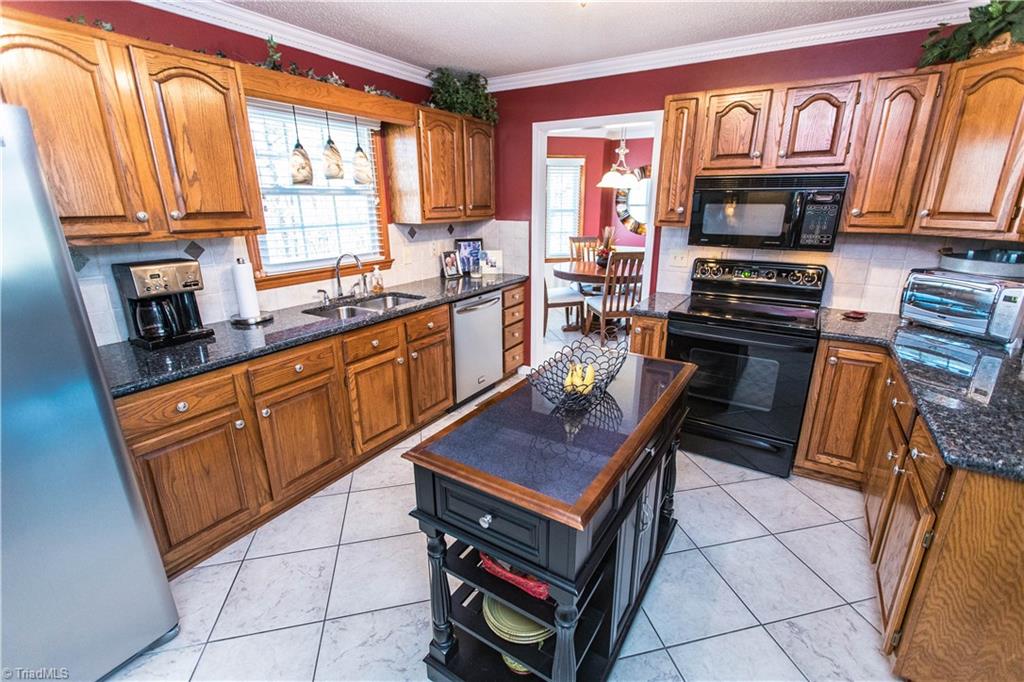 4881 Hampton Road Clemmons, NC 27012 - Photo 5 of 30 Gallery Image 5