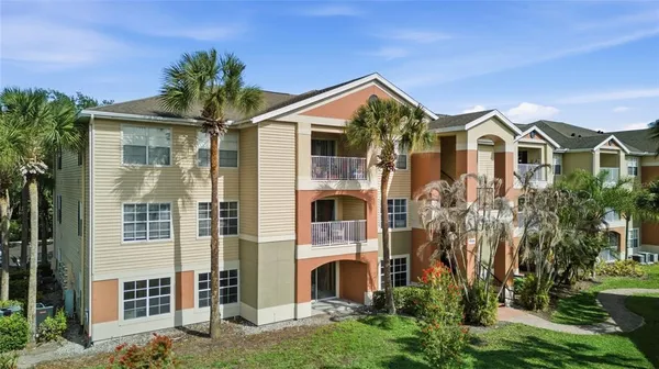 $260,000 | 1950 Summer Club Drive, Unit 214, Oviedo, FL 32765