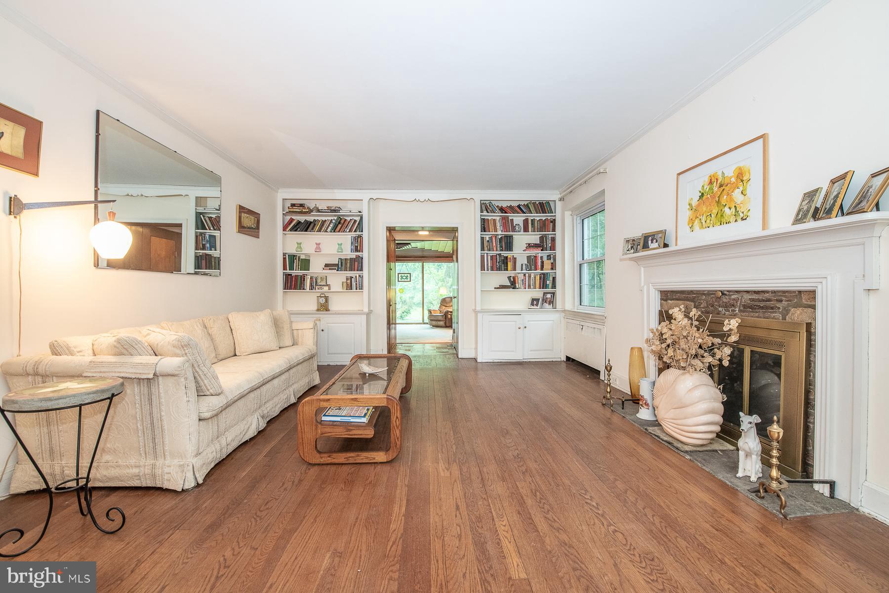 826 West King Road Malvern, PA 19355 - Photo 12 of 43 Built ins in Living Room