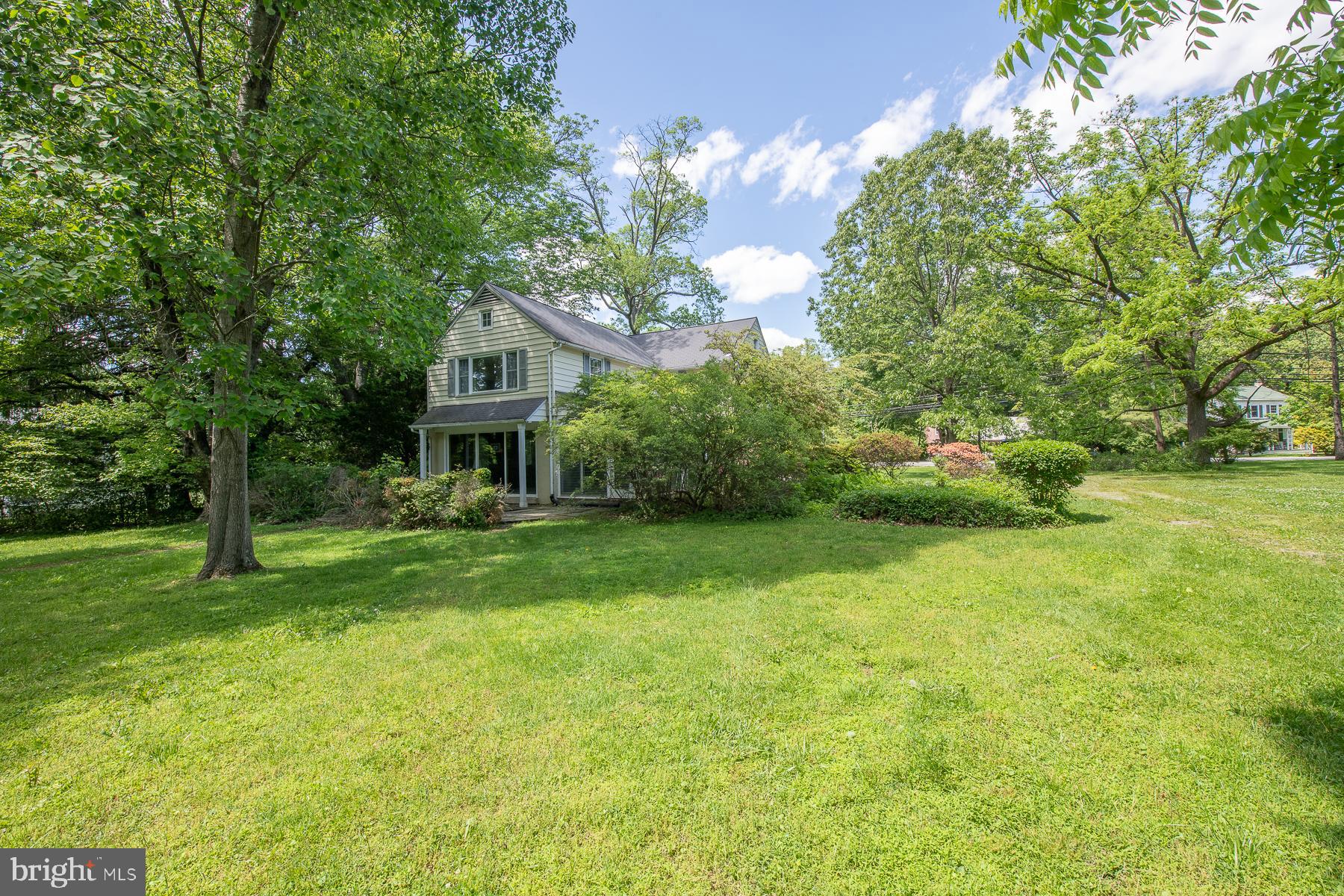 826 West King Road Malvern, PA 19355 - Photo 5 of 43 Side yard
