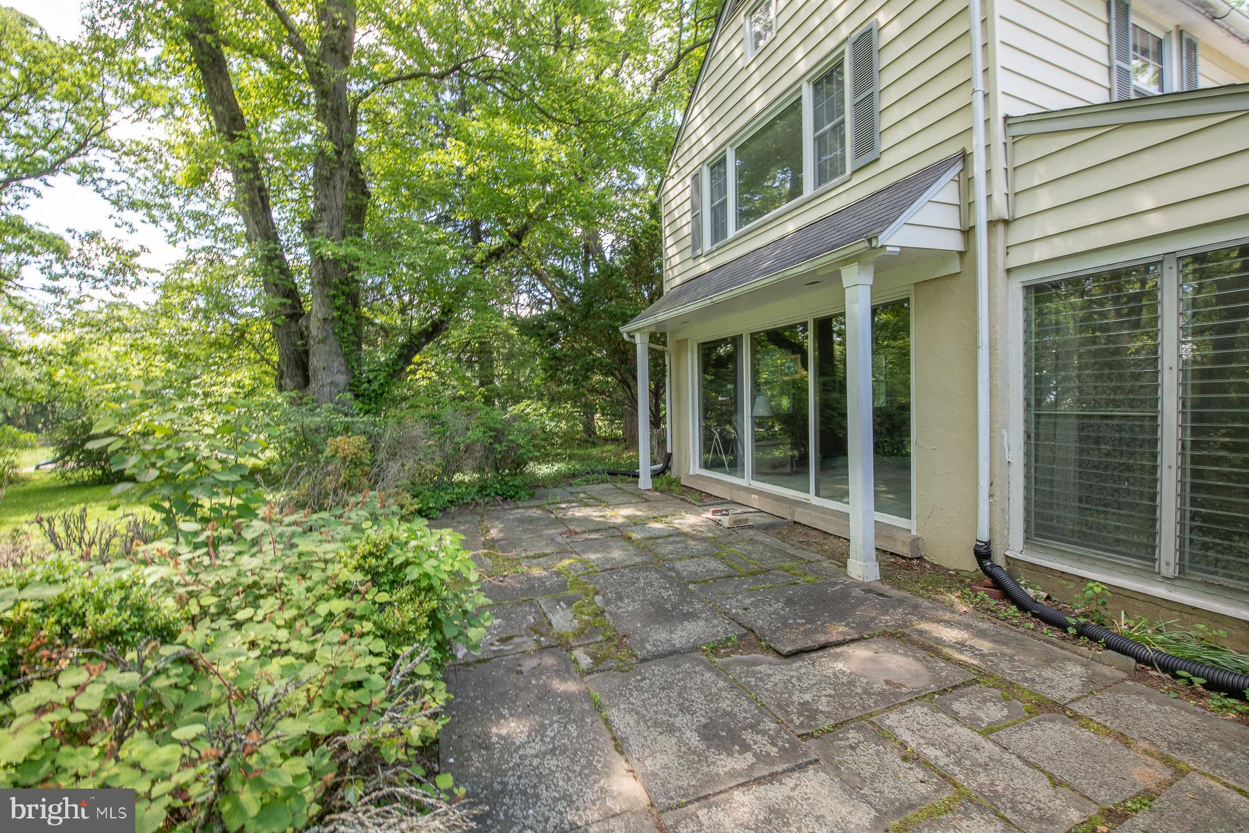 826 West King Road Malvern, PA 19355 - Photo 6 of 43 Back patio