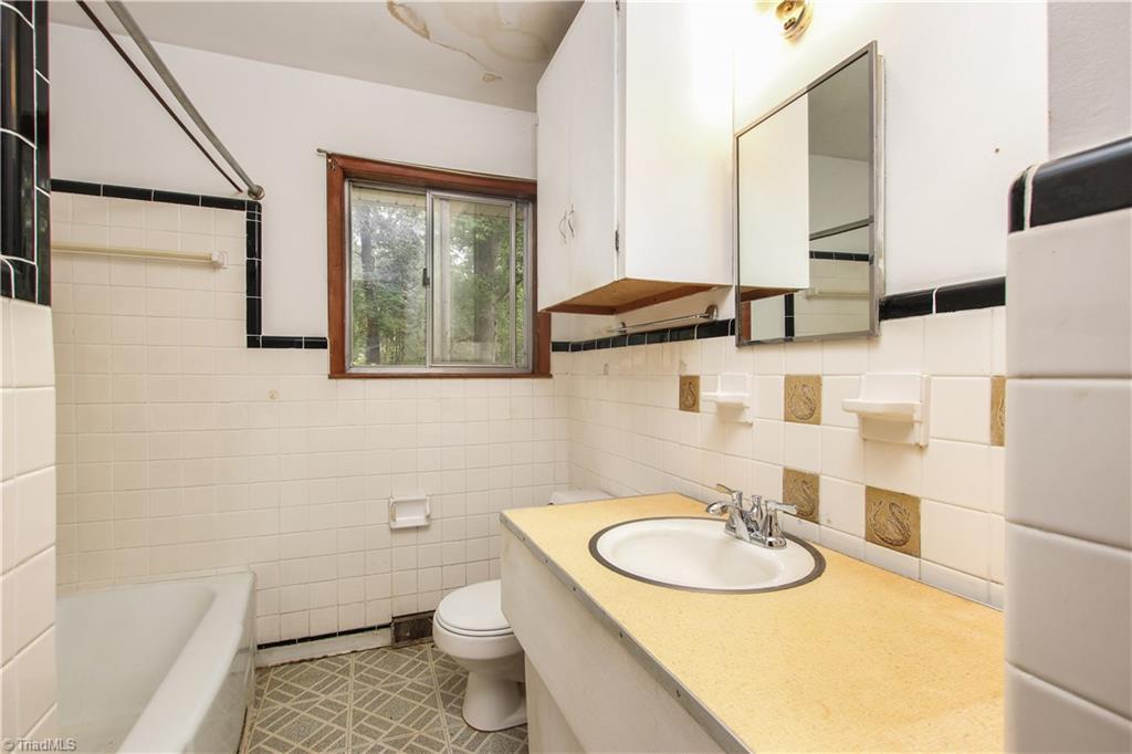 1114 Kentmere Road Greensboro, NC 27406 - Photo 34 of 34 Gallery Image 34