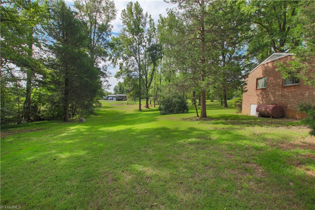 1114 Kentmere Road Greensboro, NC 27406 - Photo 9 of 34 Gallery Image 9