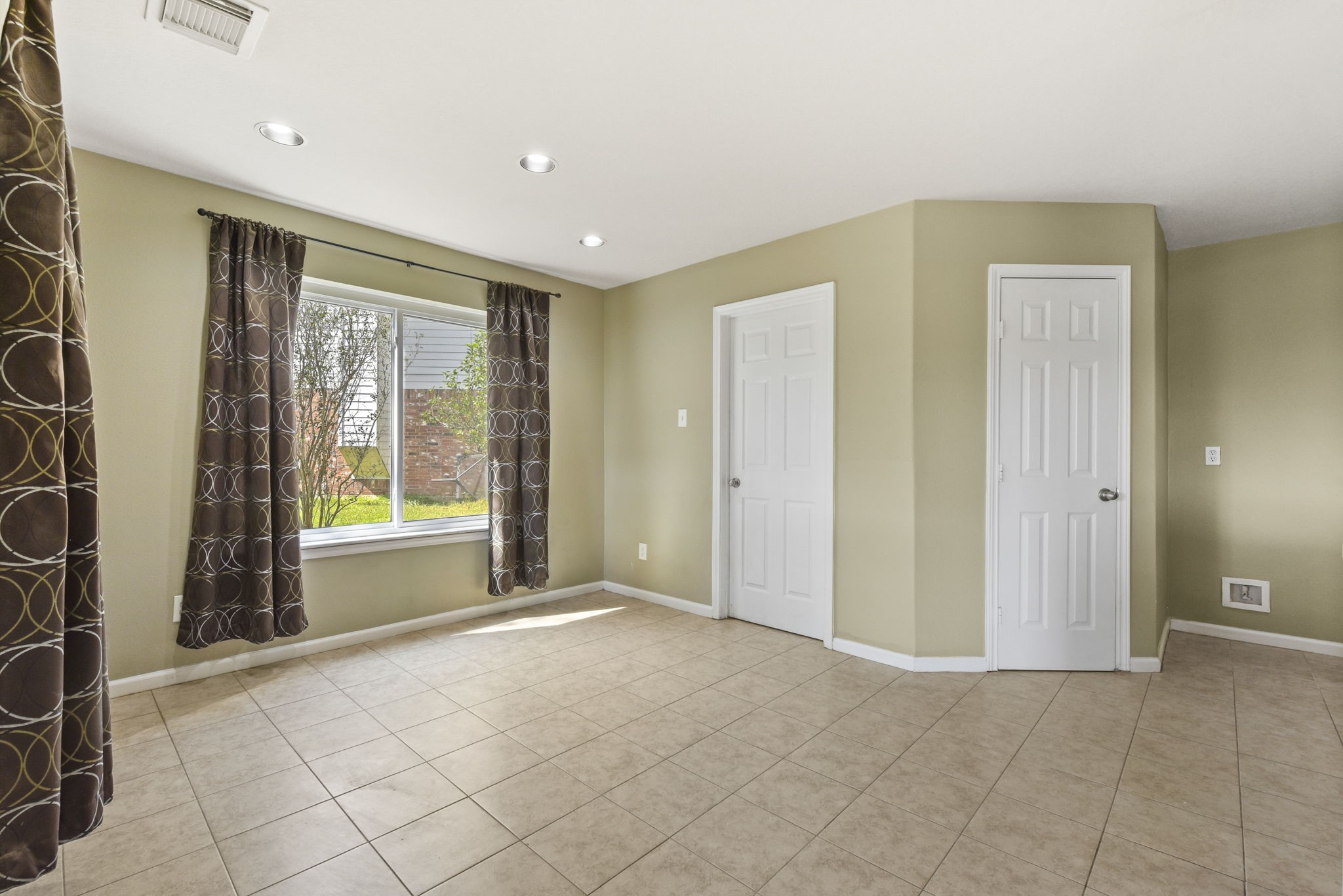 5406 Gate Canyon Court Spring, TX 77373 - Photo 12 of 47 an empty room with windows