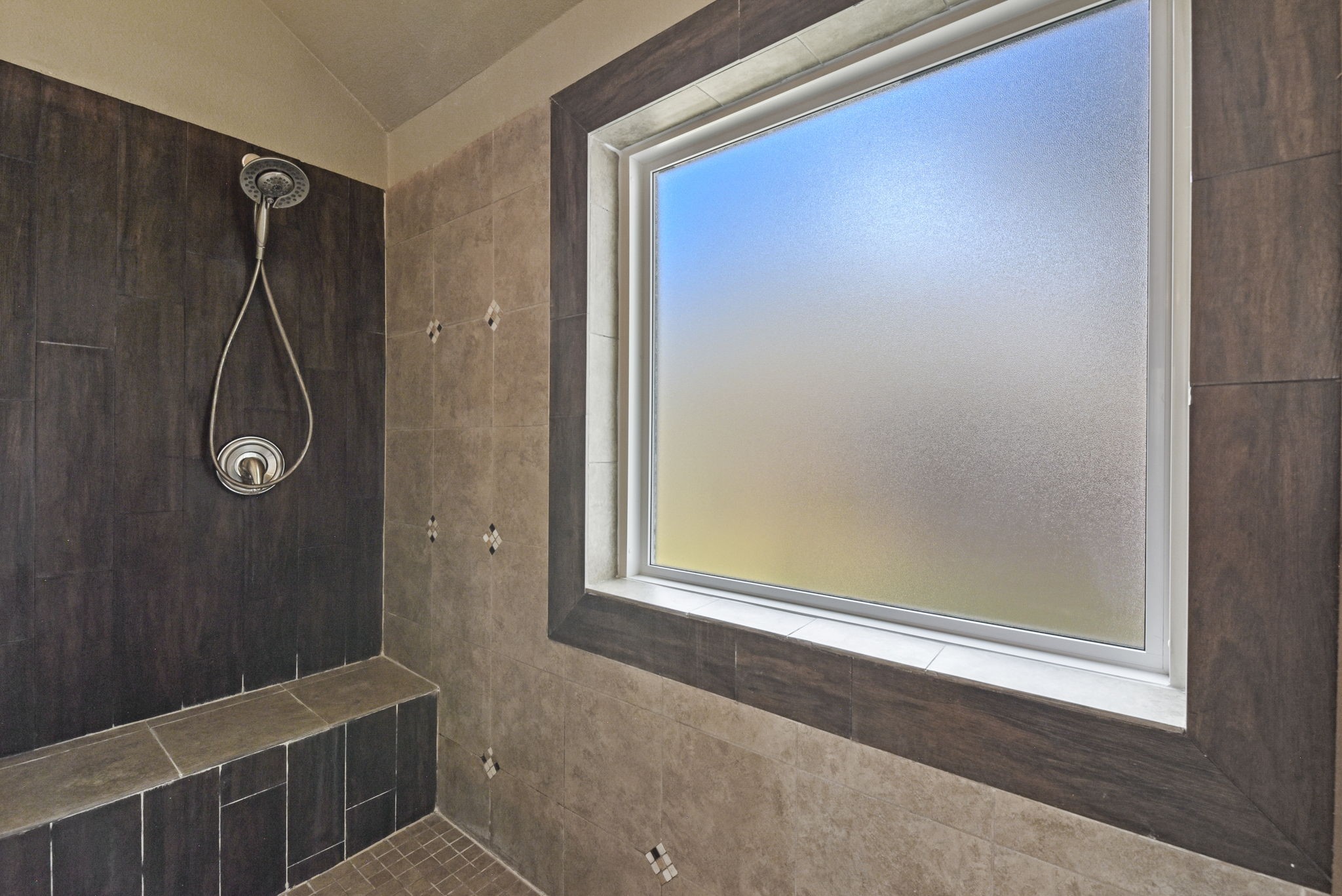 5406 Gate Canyon Court Spring, TX 77373 - Photo 23 of 47 a bathroom with a bathtub and shower