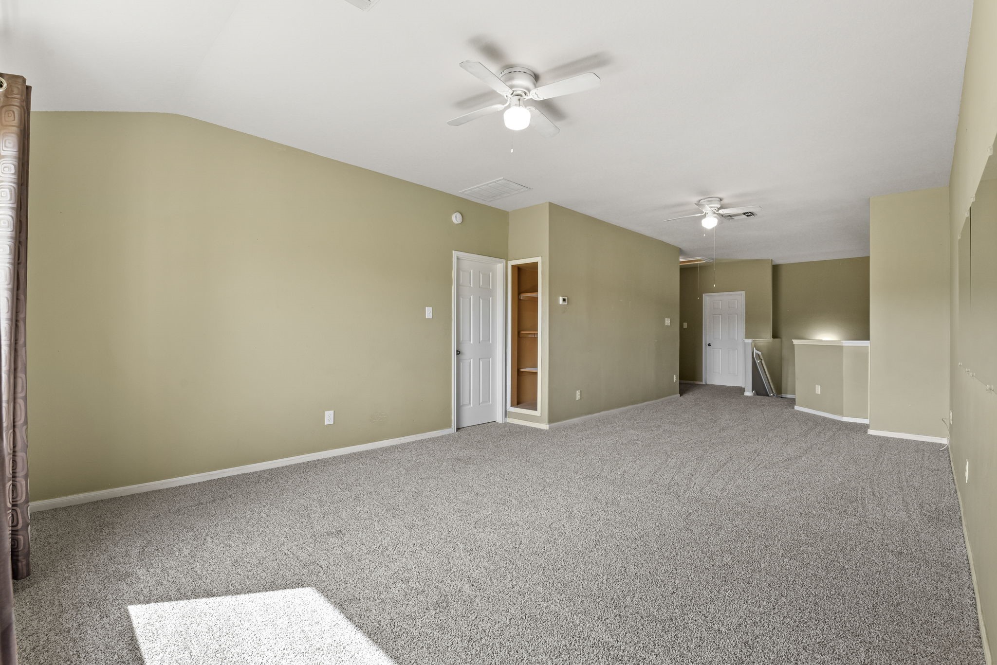 5406 Gate Canyon Court Spring, TX 77373 - Photo 33 of 47 a view of an empty room and a ceiling fan