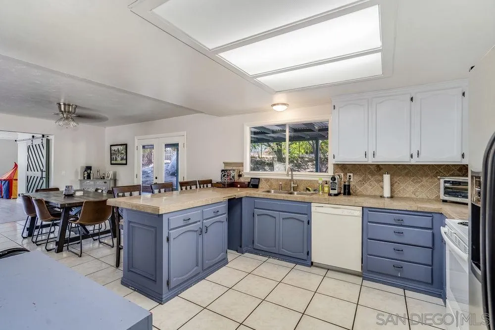 529 Amigos Road Ramona, CA 92065 - Photo 12 of 48 Gallery Image 12