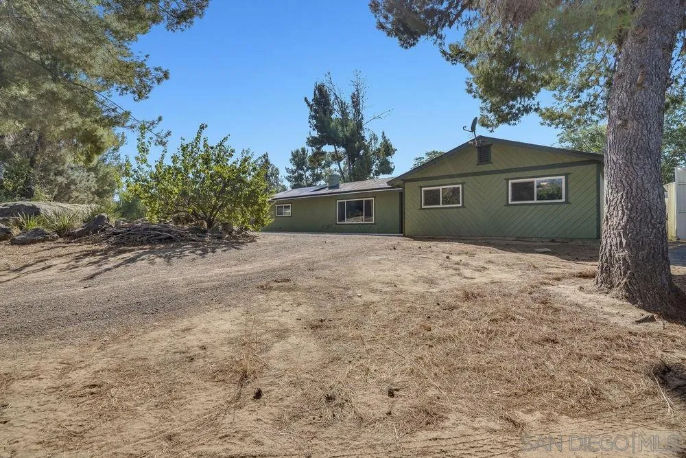 529 Amigos Road Ramona, CA 92065 - Photo 5 of 48 Gallery Image 5