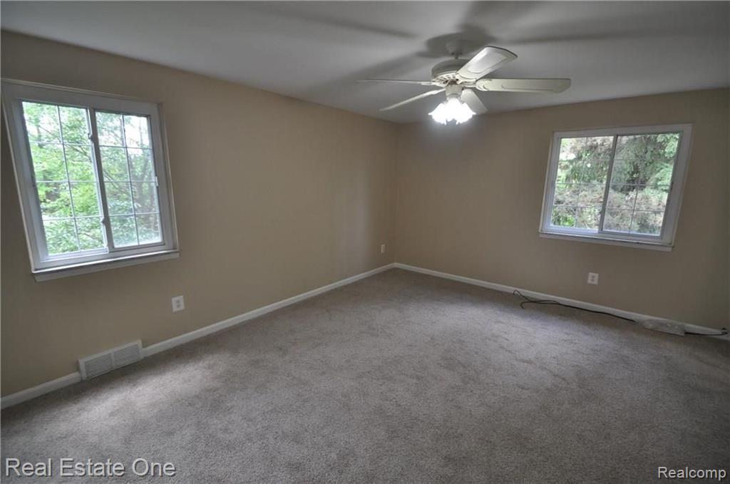 870 Dahlia Lane Rochester Hills, MI 48307 - Photo 31 of 35