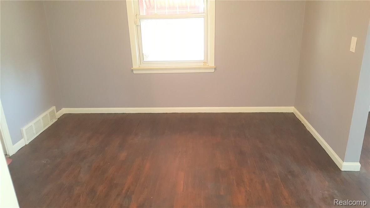 4320 Yorkshire Road Detroit, MI 48224 - Photo 5 of 18 4320 Yorkshire (11).jpg