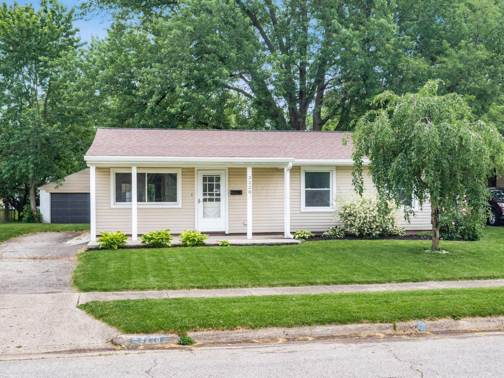 3220 Faycrest Road Columbus, OH 43232 - Photo 1 of 16 Front