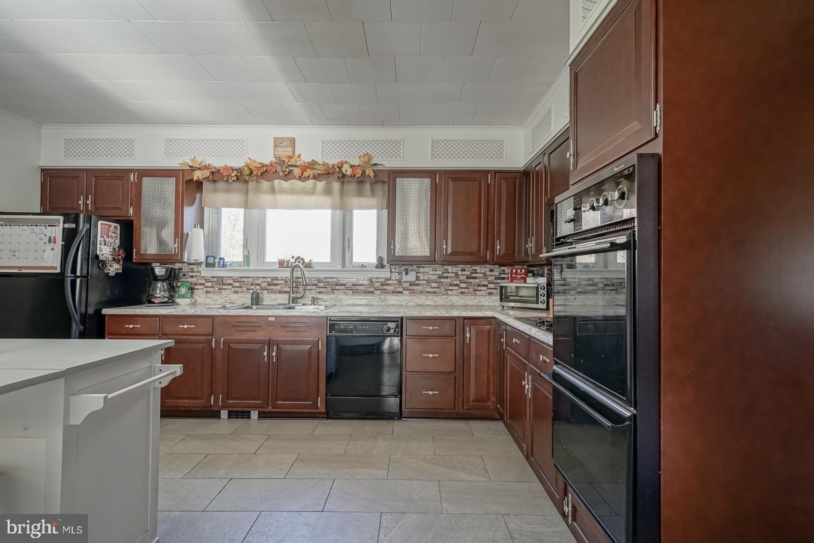 447 Chews Landing Road Sicklerville, NJ 08081 - Photo 12 of 47 Gallery Image 12