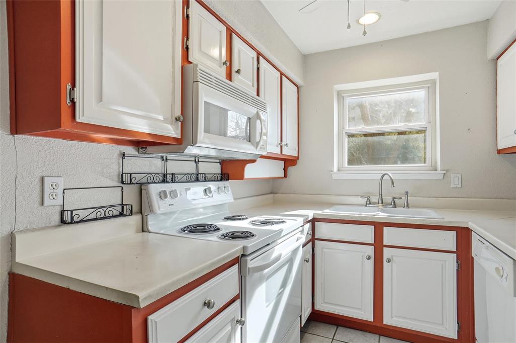 827 West Harwood Road, Unit D Hurst, TX 76054 - Photo 15 of 24