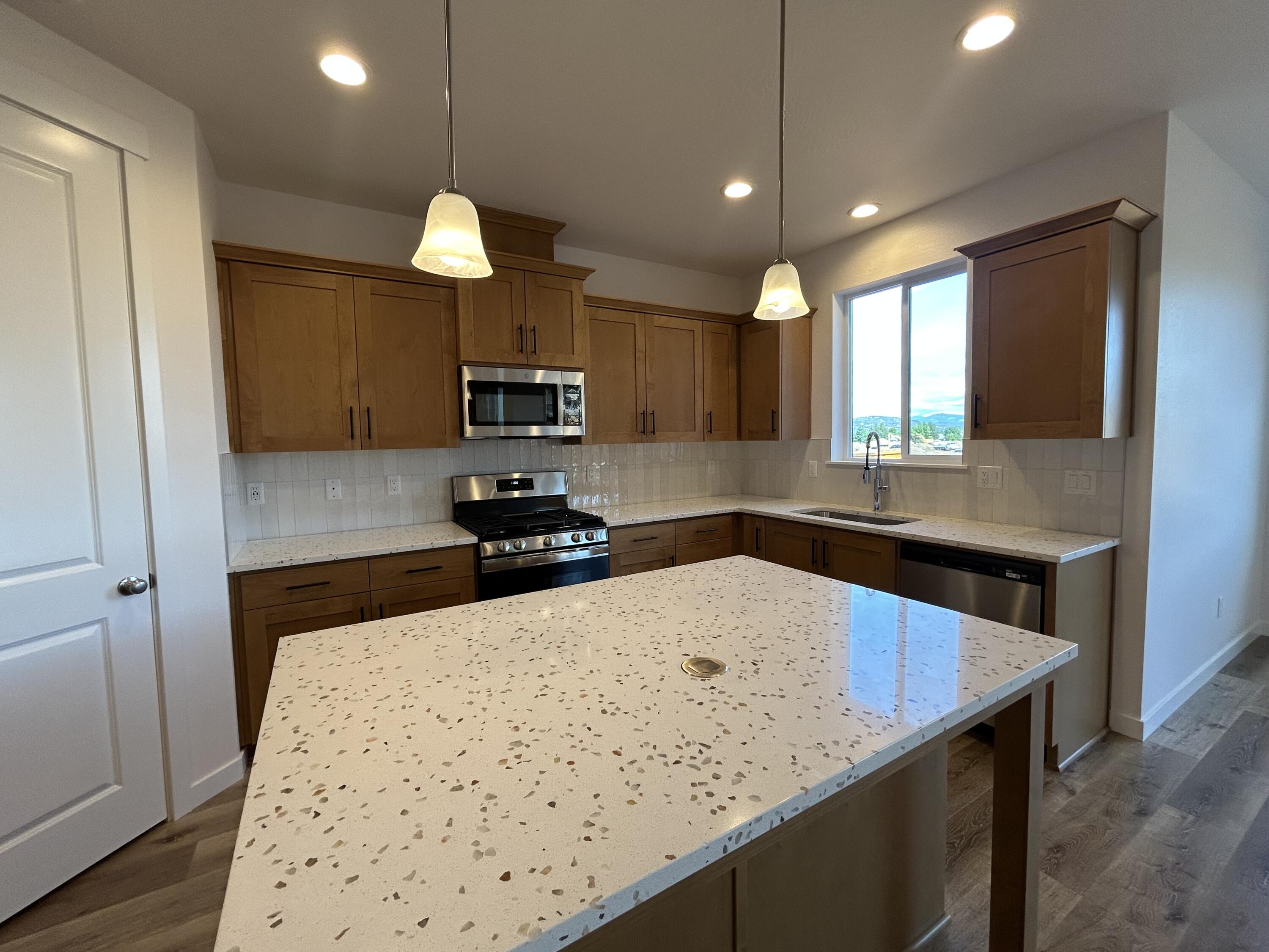 121 Valemont Drive, Unit 34 Eagle Point, OR 97524 - Photo 8 of 24