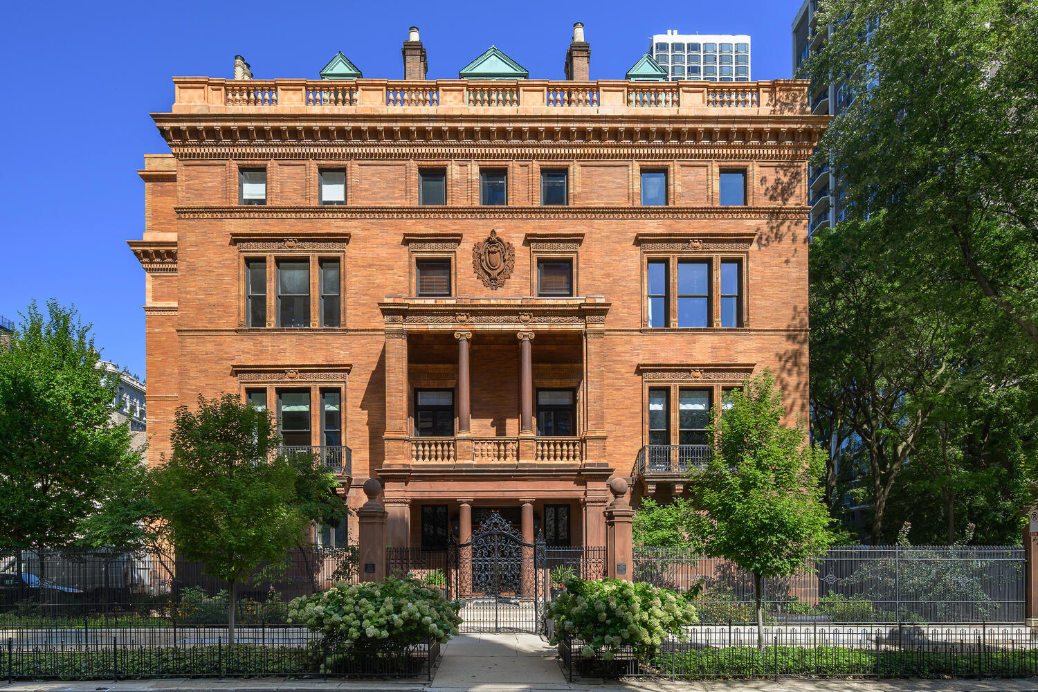 1500 North Astor Street, Unit 6 Chicago, IL 60610 - Photo 2 of 39 a front view of a building