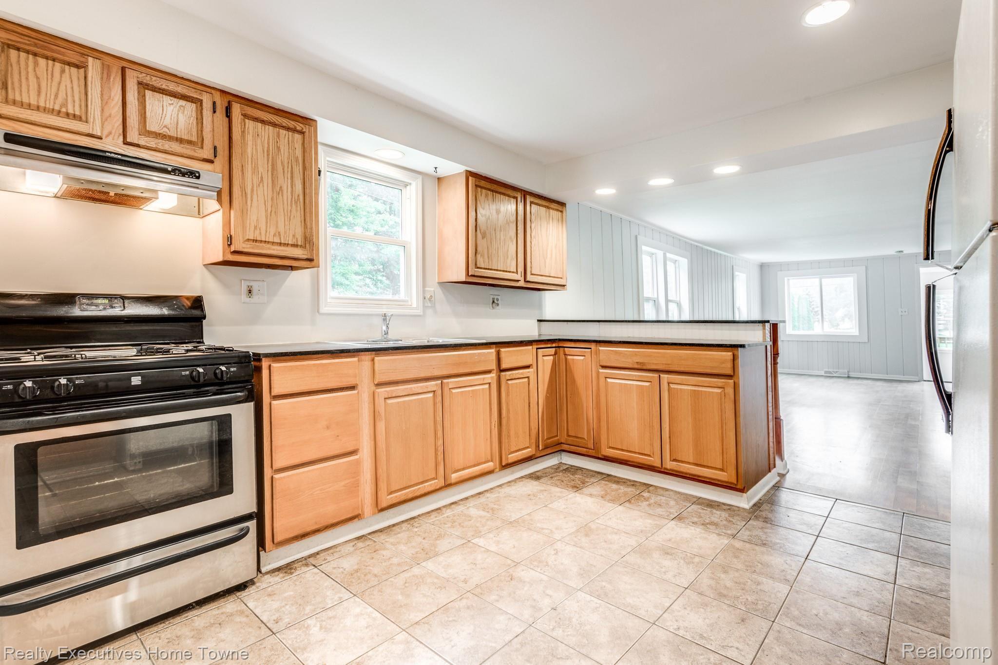 1803 Maple Road Smiths Creek, MI 48074 - Photo 3 of 32 1803 Maple Rd (17 of 37).jpg