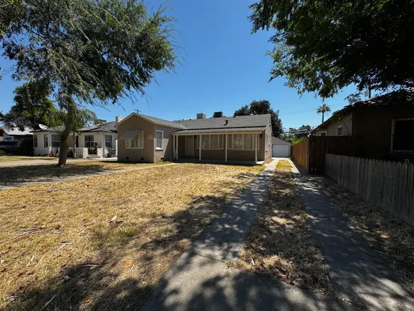 $2,000 | 1106 North Fruit Avenue, Fresno, CA 93728