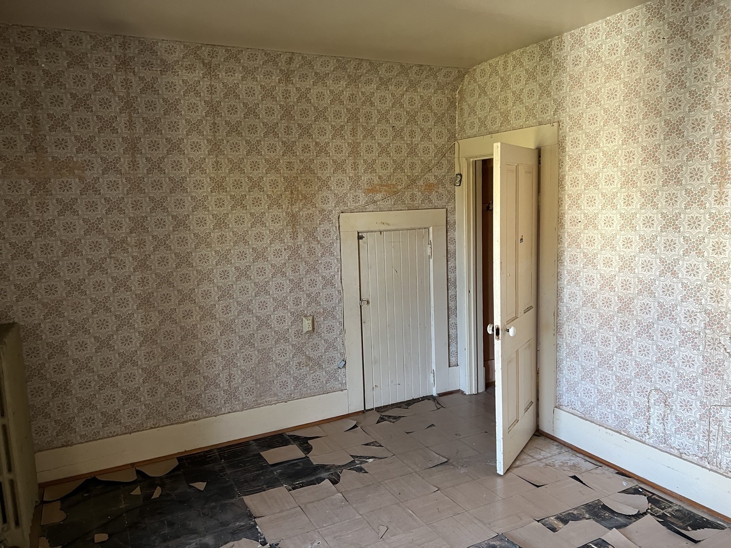 833 Prospect Street Elgin, IL 60120 - Photo 12 of 20 wooden floor in an empty room