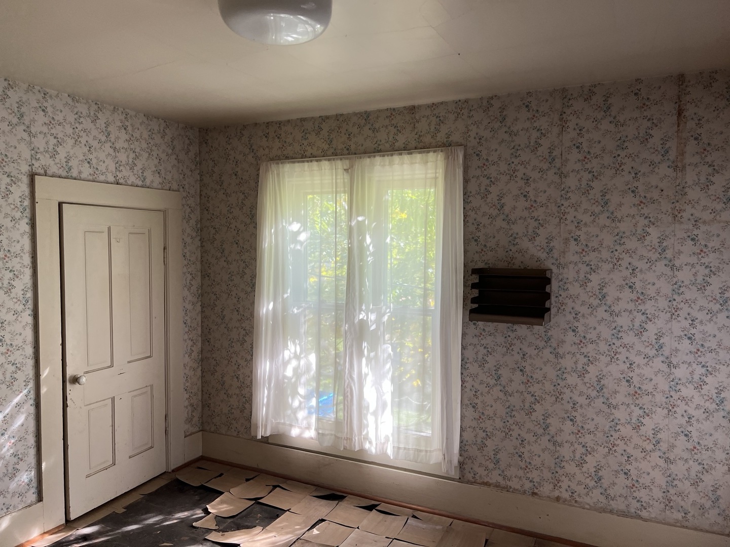 833 Prospect Street Elgin, IL 60120 - Photo 13 of 20 a view of an empty room and window