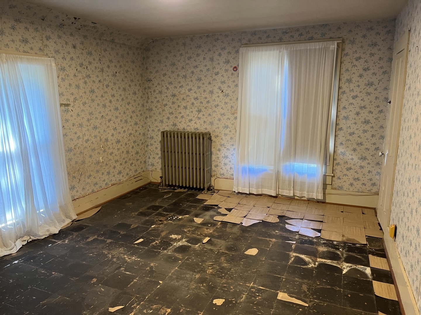 833 Prospect Street Elgin, IL 60120 - Photo 14 of 20 a view of a backyard of a house