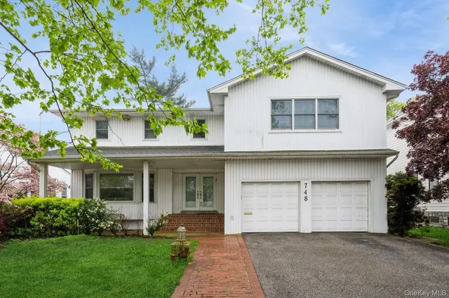 $1,975,000 | 748 Sherwood Street, Valley Stream, NY 11581