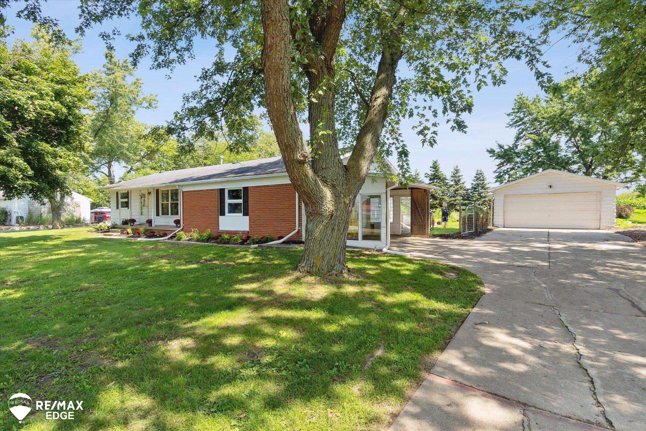 2504 North Seymour Road Flushing, MI 48433 - Photo 3 of 37 50120399-2.JPG
