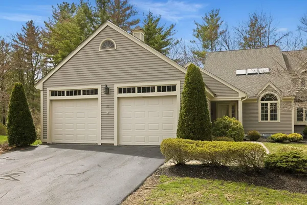 $775,000 | 25 Peninsula Drive, Unit 25, Stratham, NH 03885