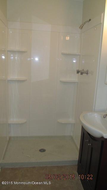 79 Lancaster Road Freehold, NJ 07728 - Photo 8 of 13 MASTERBATH
