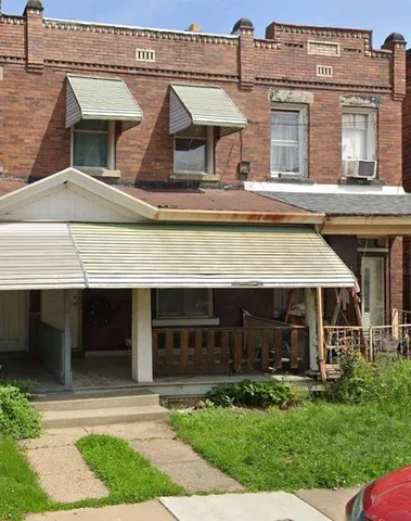 a front view of house with yard