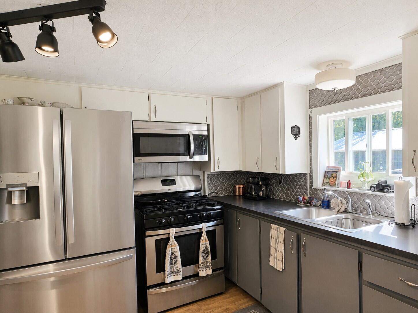 3119 West Maple Grove Road Farwell, MI 48622 - Photo 5 of 18 Kitchen