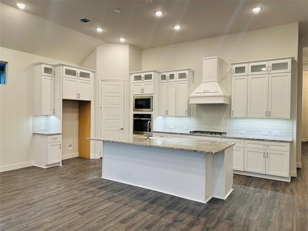 1605 Hart Drive Mansfield, TX 76063 - Photo 6 of 21 a kitchen with stainless steel appliances granite countertop a stove a sink and a refrigerator