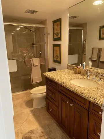 a view of livingroom with furniture