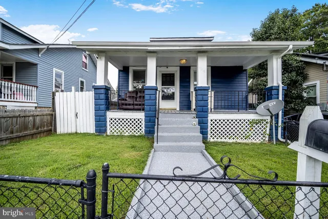 a view of a patio of the house