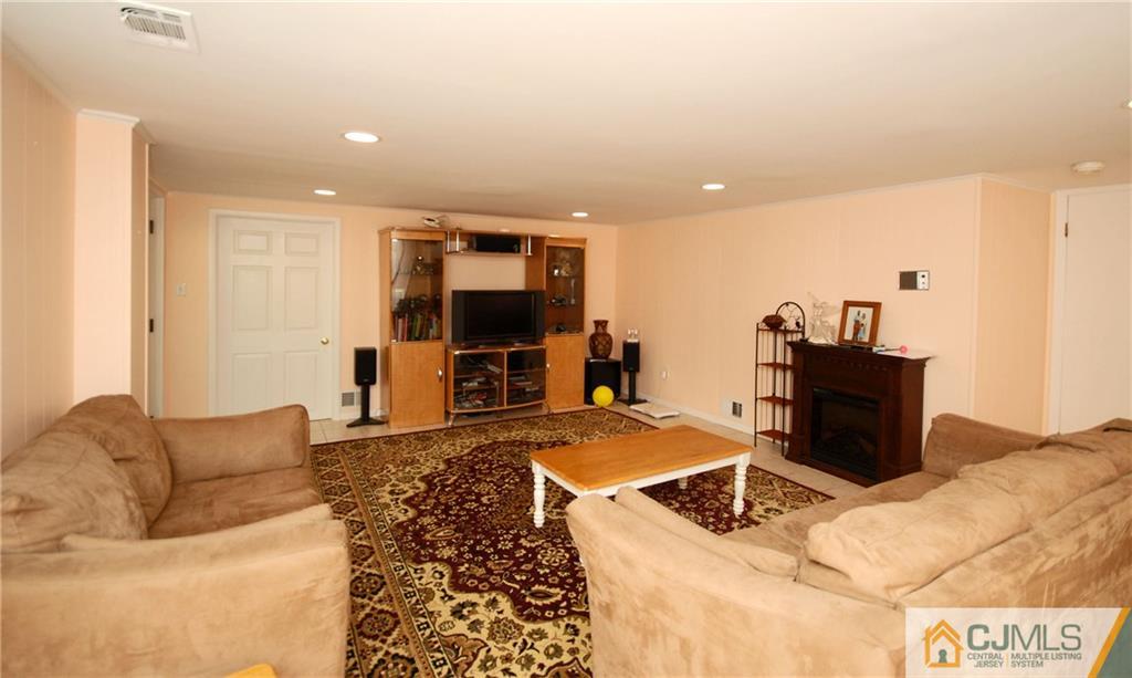 27 Kings Road East Brunswick, NJ 08816 - Photo 16 of 20 Gallery Image 16