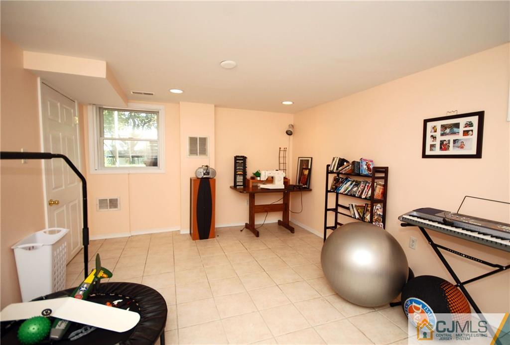 27 Kings Road East Brunswick, NJ 08816 - Photo 18 of 20 Gallery Image 18