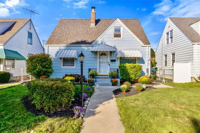 $224,000 | 9544 West Metcalf Place, Milwaukee, WI 53222