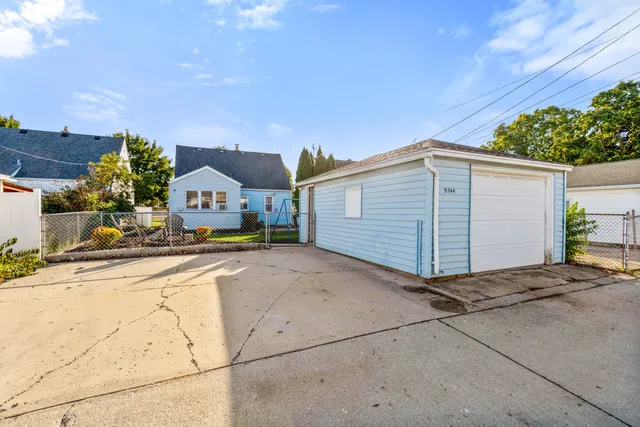 $224,000 | 9544 West Metcalf Place, Milwaukee, WI 53222