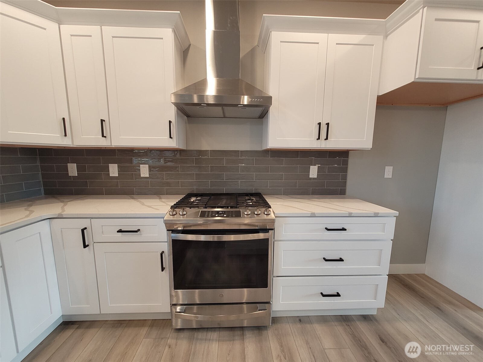 22 Raven Lane Elma, WA 98541 - Photo 5 of 21 a white stove top oven sitting inside of a kitchen
