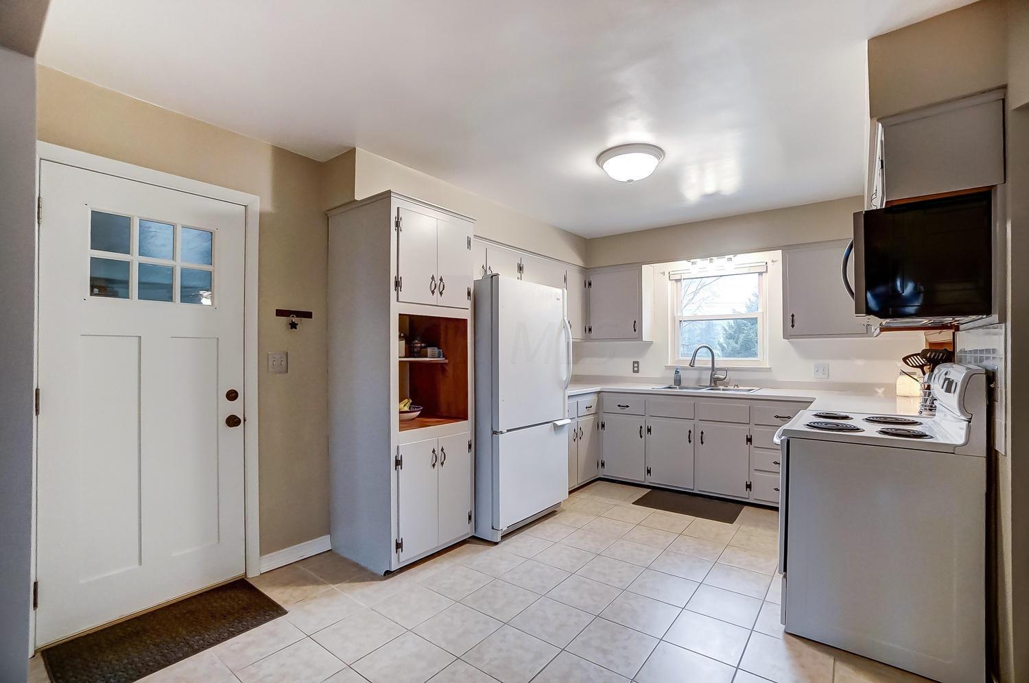 2049 Riggs Road Northeast Newark, OH 43055 - Photo 9 of 39 Gallery Image 9