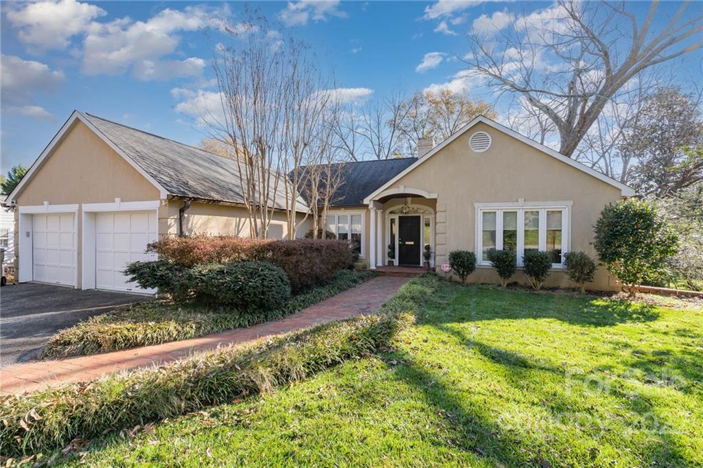 660 6th Street Northwest Hickory, NC 28601 - Photo 2 of 39 a view of a yard in front of house