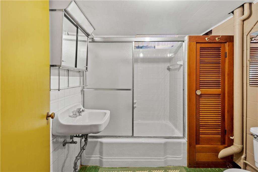 1606 Nine Eighty Road Canonsburg, PA 15317 - Photo 18 of 25 Second Bathroom is located in the basement.