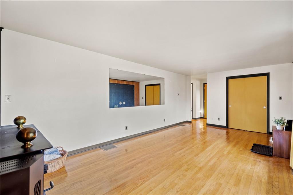 1606 Nine Eighty Road Canonsburg, PA 15317 - Photo 4 of 25 Gallery Image 4