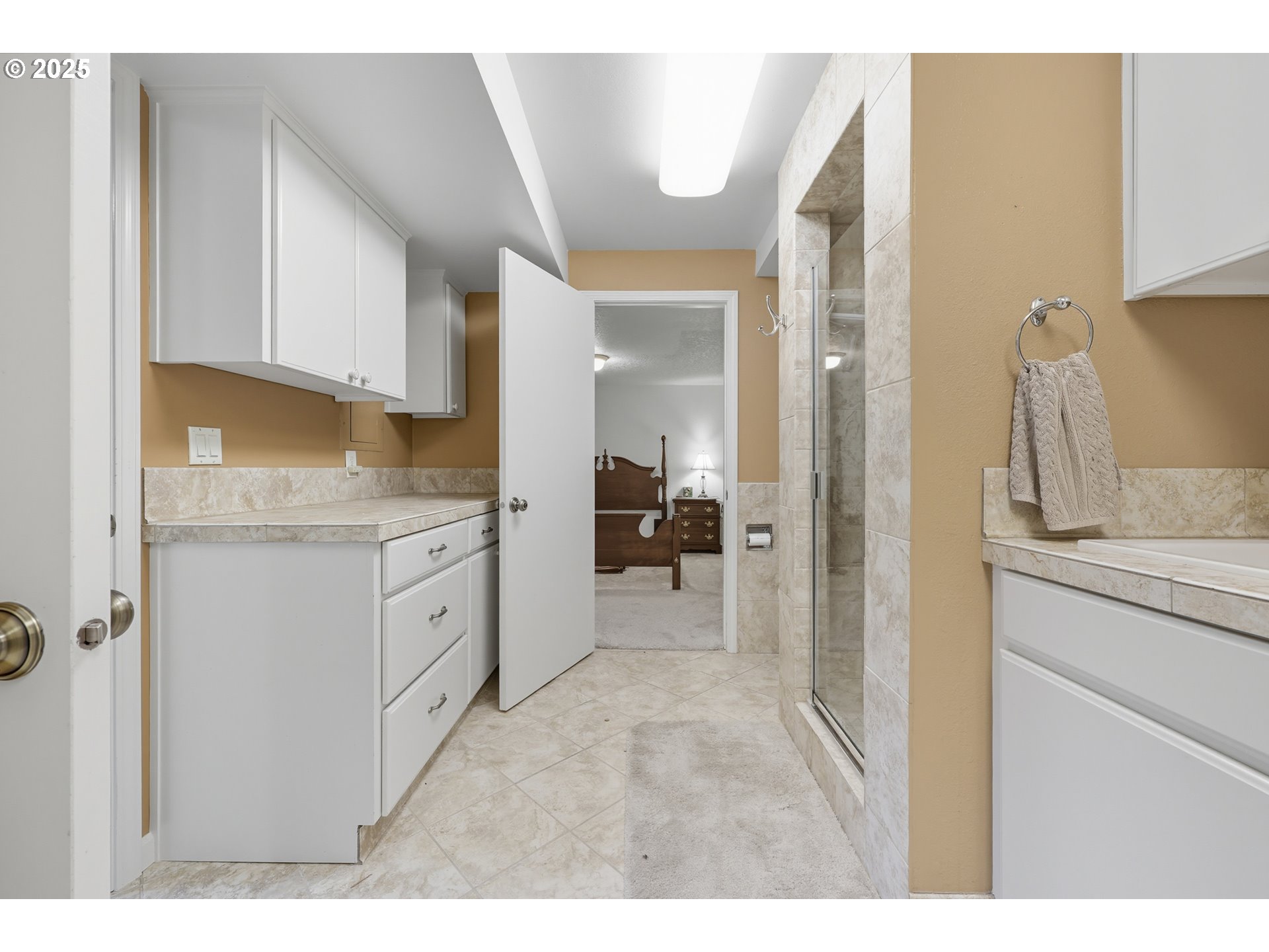 499 Northeast Williams Road Gresham, OR 97030 - Photo 33 of 48 Bathroom