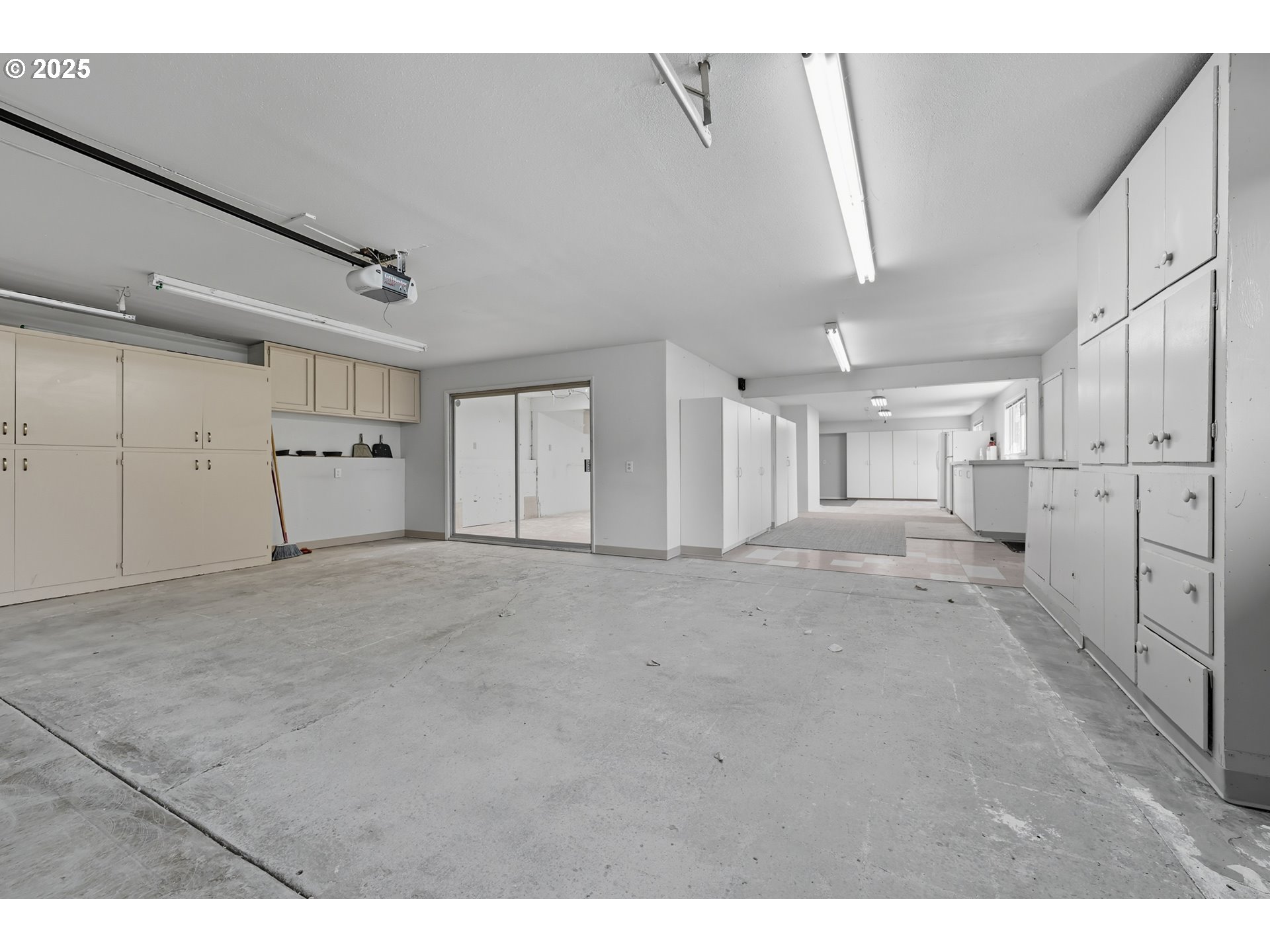 499 Northeast Williams Road Gresham, OR 97030 - Photo 43 of 48 Garage