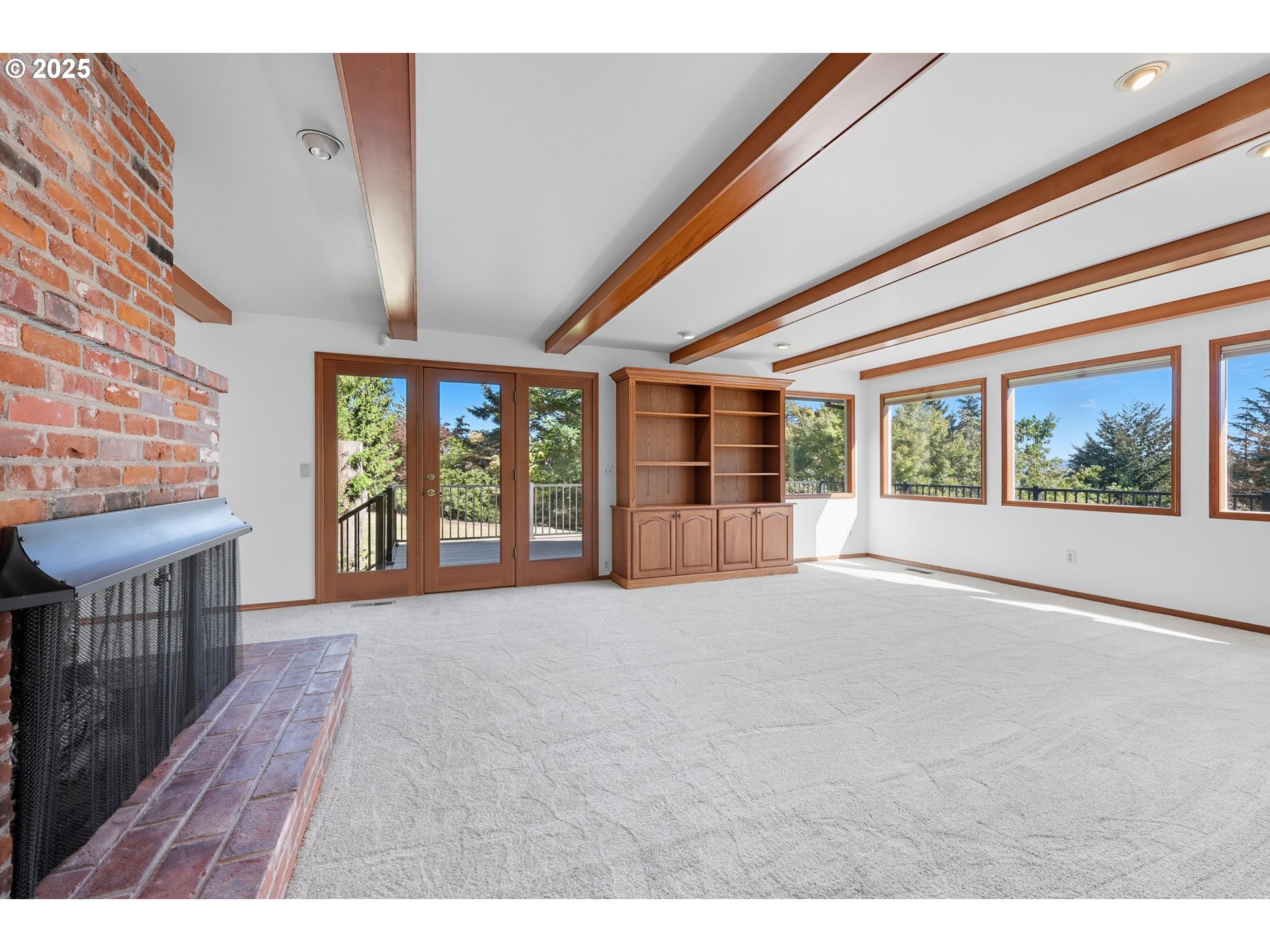 499 Northeast Williams Road Gresham, OR 97030 - Photo 9 of 48 Living Room