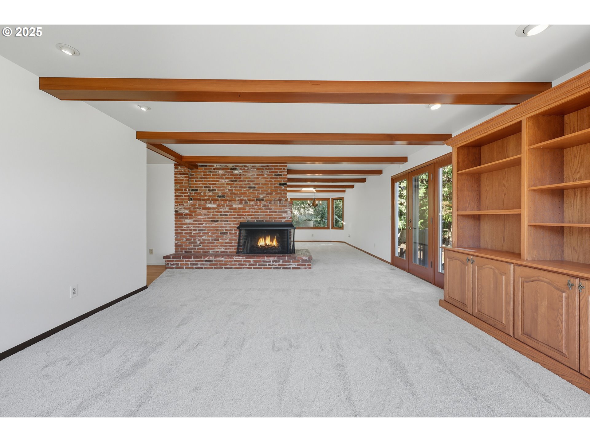 499 Northeast Williams Road Gresham, OR 97030 - Photo 10 of 48 Living Room