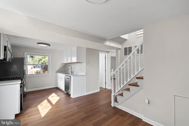 $470,000 | 4502 Kentmore Drive, Woodbridge, VA 22193