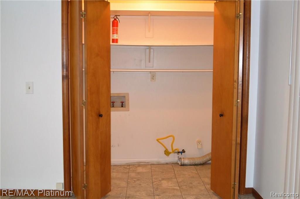 407 West Street Howell, MI 48843 - Photo 4 of 6