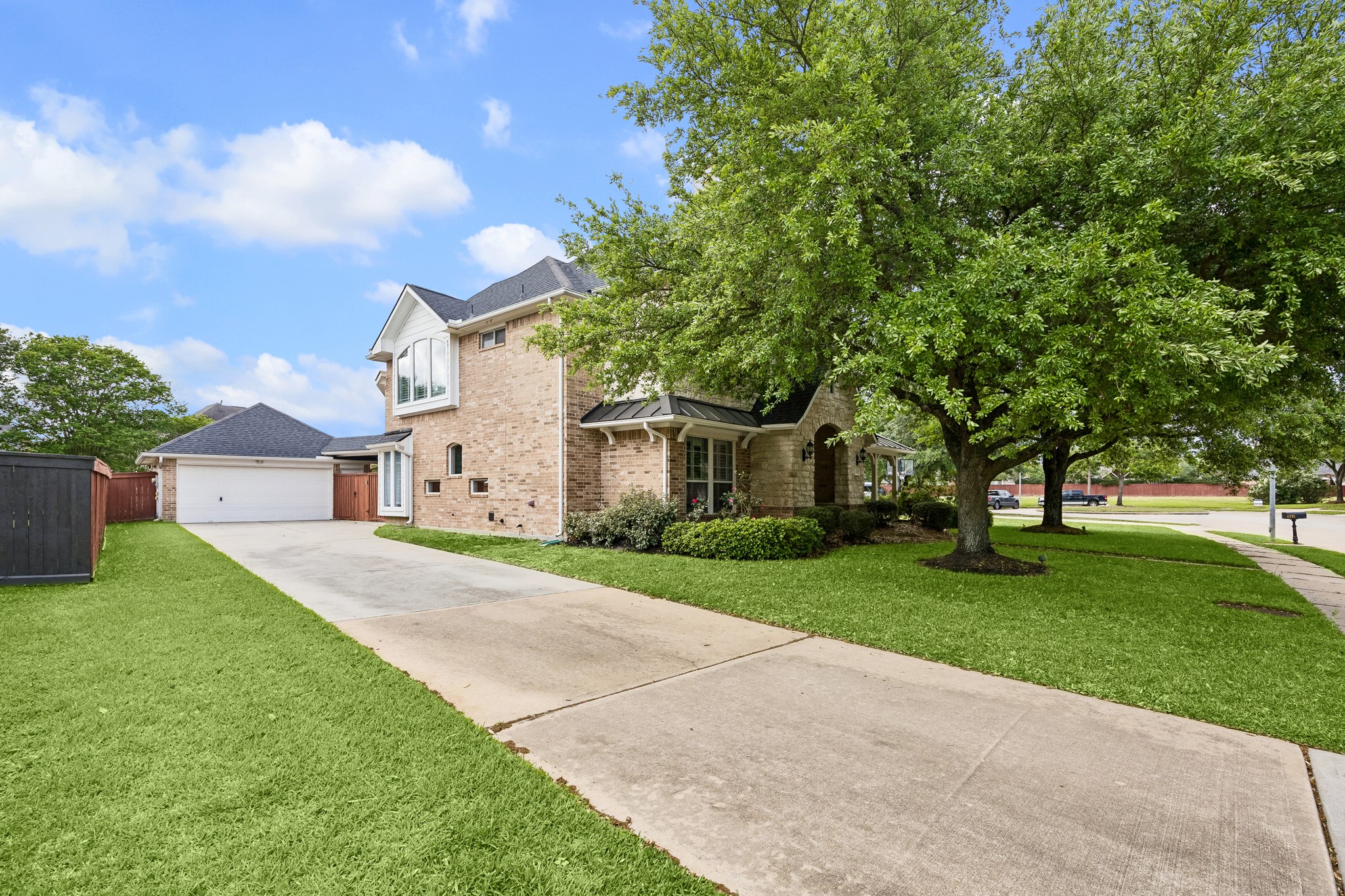 6331 Collina Springs Court Houston, TX 77041 - Photo 2 of 34 a front view of a house with garden